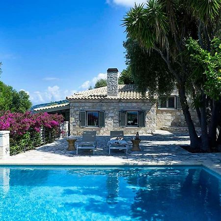 Villa Ioli- Beachfront Luxury Residence Igoumenítsa Extérieur photo