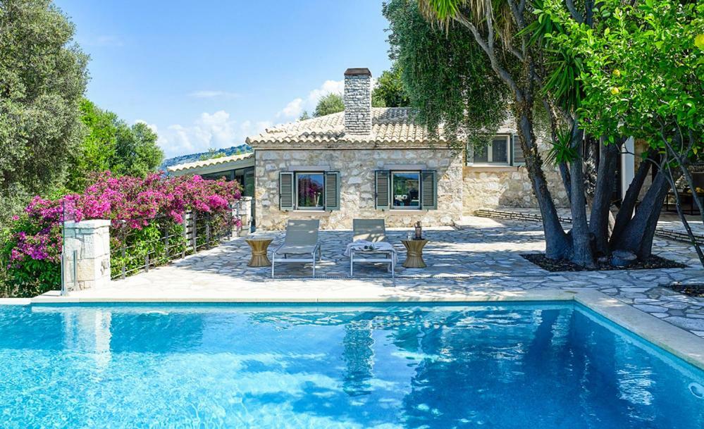 Villa Ioli- Beachfront Luxury Residence Igoumenítsa Extérieur photo