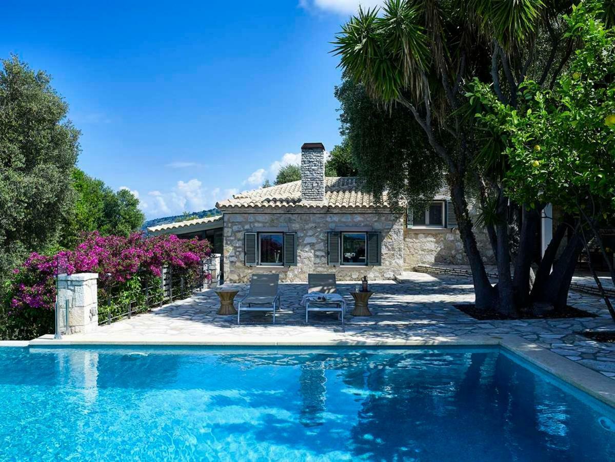 Villa Ioli- Beachfront Luxury Residence Igoumenítsa Extérieur photo